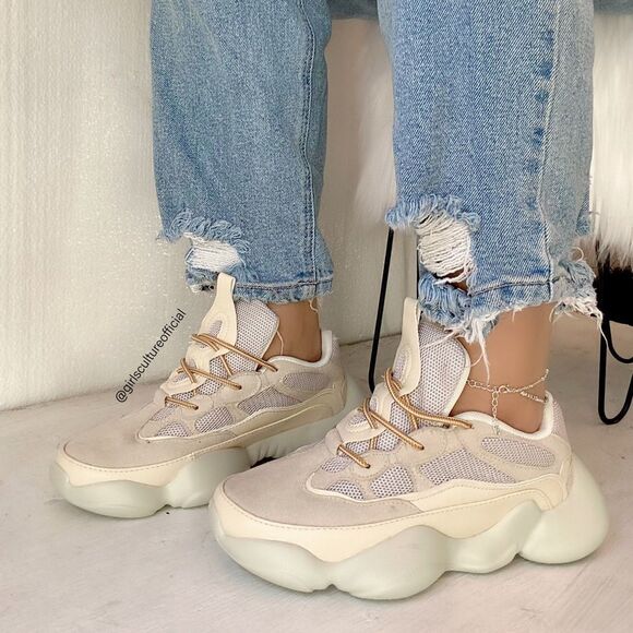 Cream Sneaker a Exaggerated Boost Sole - Picture 1 of 6